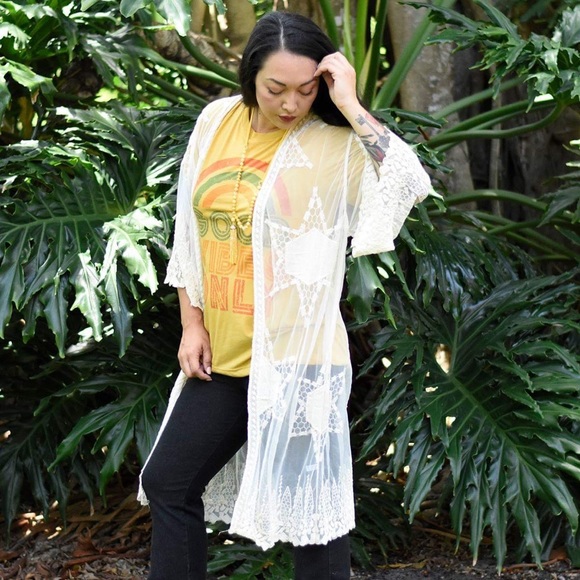 The House Of Gentry Tops - Ivory Geometric Star Mesh Kimono